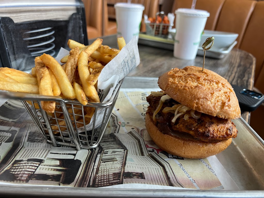 Wahlburgers @ Hy-Vee | restaurant | 2150 E Sunshine St, Springfield, MO 65804, USA | 4174446860 OR +1 417-444-6860