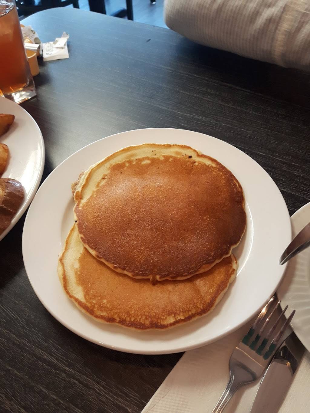 Luks Diner | restaurant | 2501 Guelph Line, Burlington, ON L7M 2A3, Canada | 9053326203 OR +1 905-332-6203