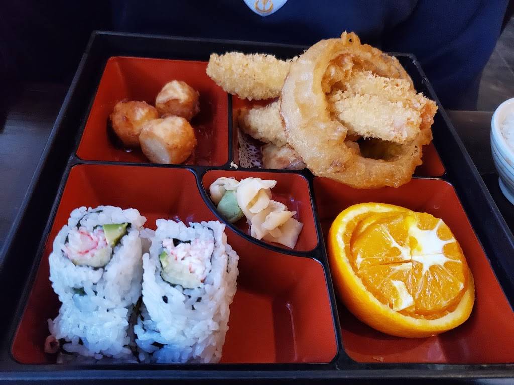 Cloud 9 | restaurant | 308 S Lake Ave, Duluth, MN 55802, USA | 2187869888 OR +1 218-786-9888