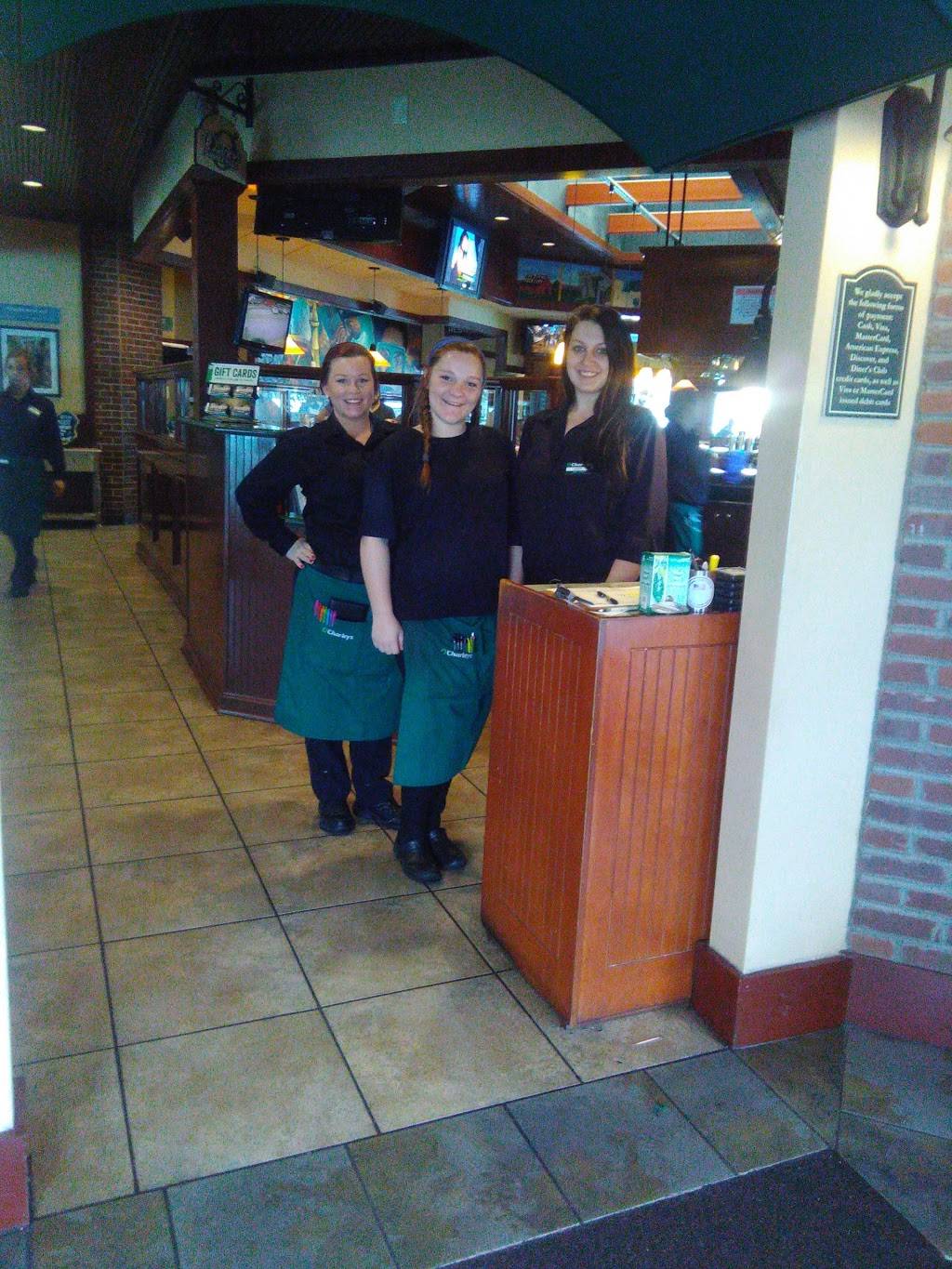 OCharley’s Restaurant & Bar | restaurant | 2340 Shallowford Village Dr, Chattanooga, TN 37421, USA | 4238923343 OR +1 423-892-3343