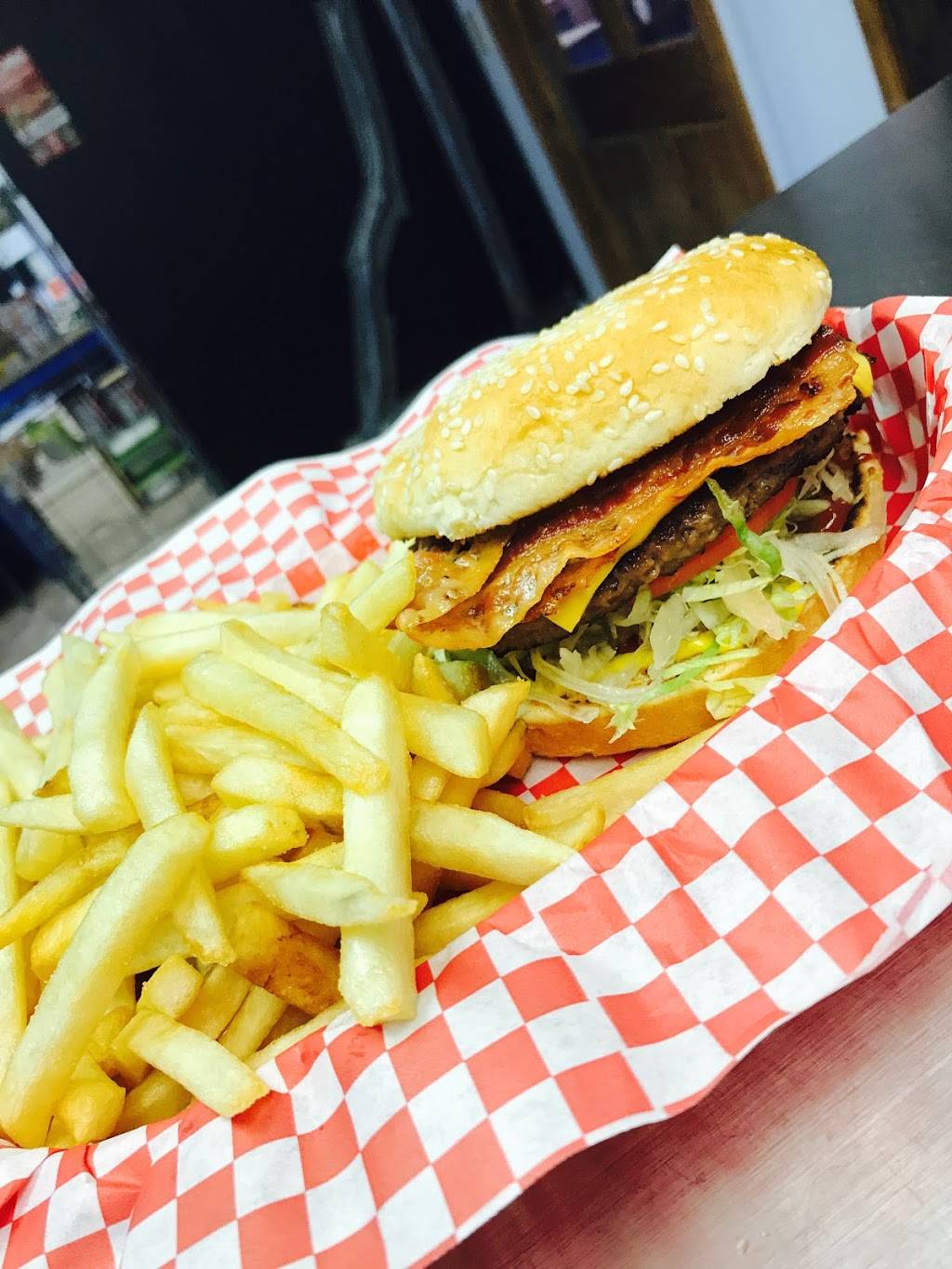 Nickys Gyros | restaurant | 1500 N Main St, Crown Point, IN 46307, USA | 2196638430 OR +1 219-663-8430