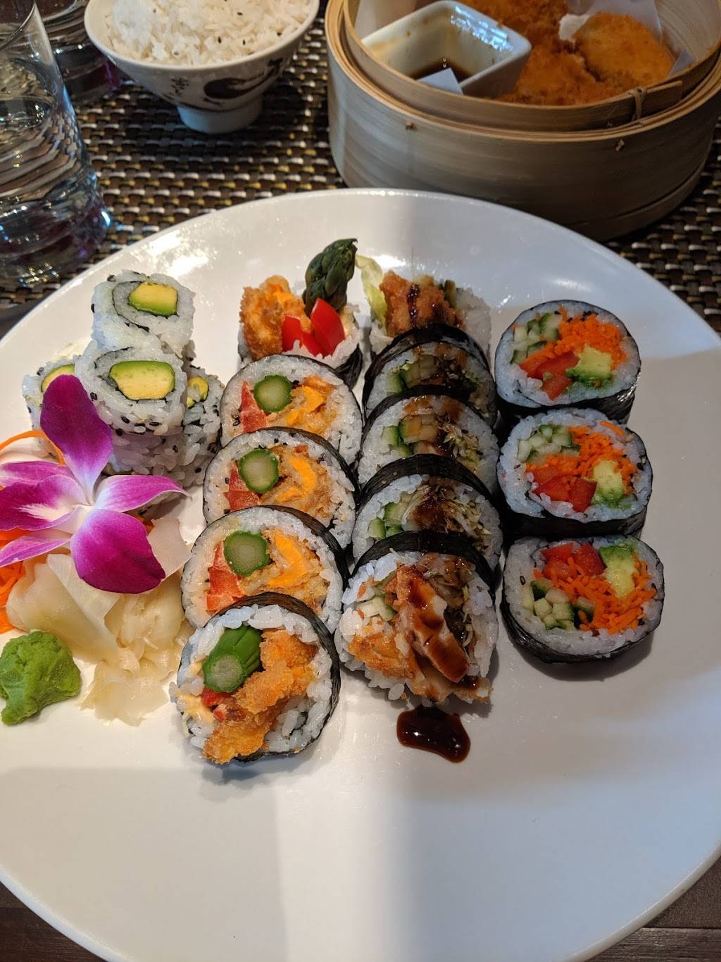 Mika Sushi Bar Fine Cuisine Asiatique | restaurant | 1 Boulevard de Sardaigne, Candiac, QC J5R 0L5, Canada | 4504448988 OR +1 450-444-8988