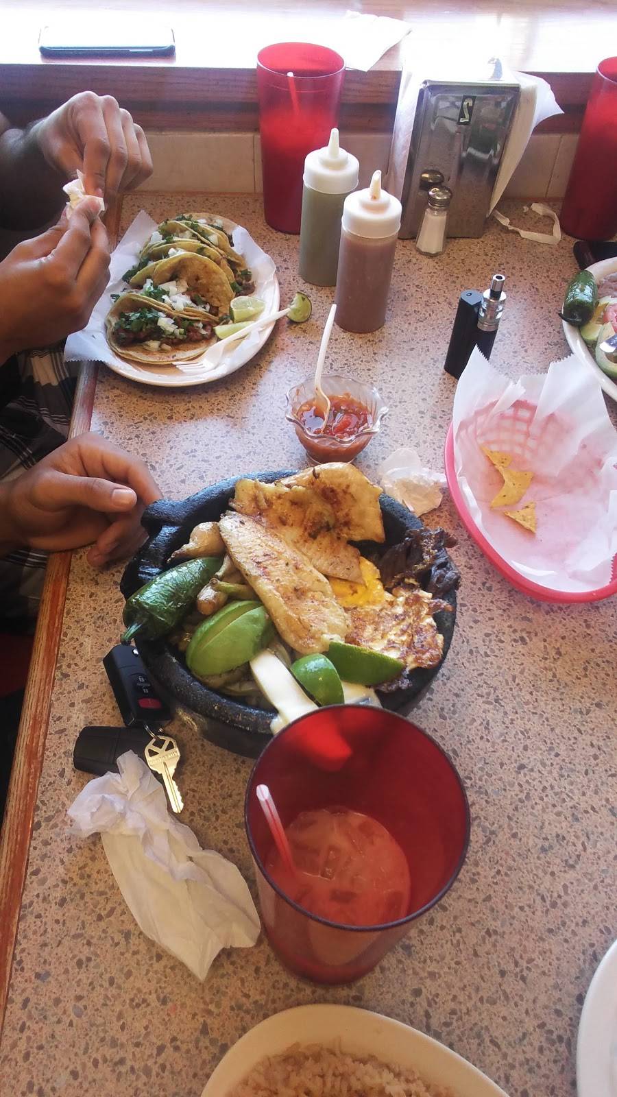 Taqueria El Charro | restaurant | 1605 Washington St, Waukegan, IL 60085, USA | 8475990600 OR +1 847-599-0600