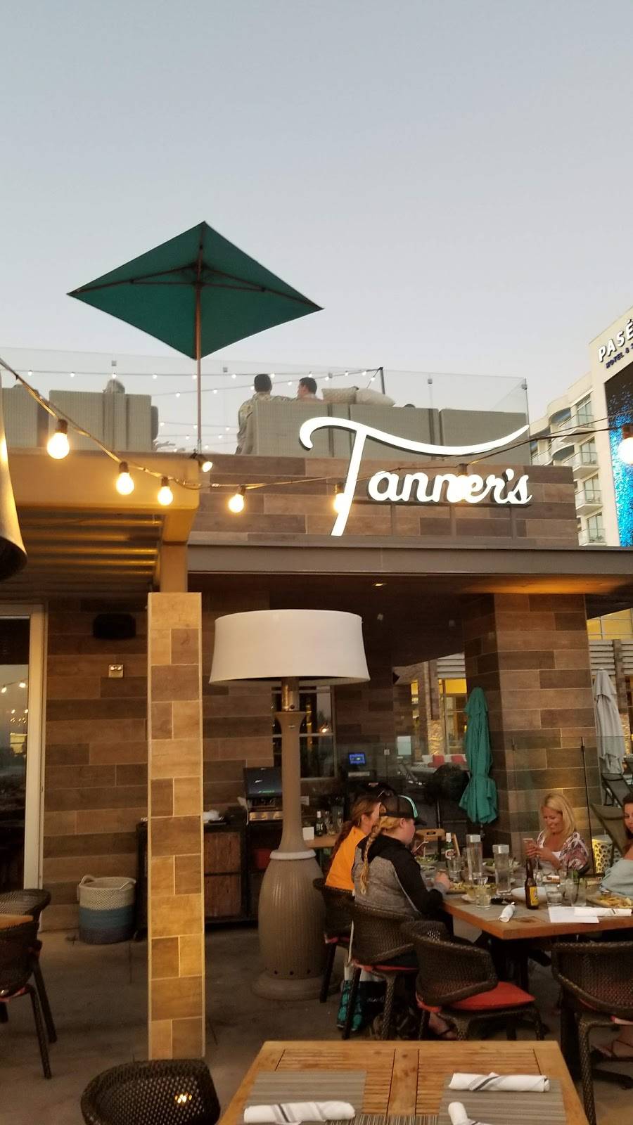Tanners | restaurant | 21080 Pacific Coast Hwy, Huntington Beach, CA 92648, USA | 7146986130 OR +1 714-698-6130