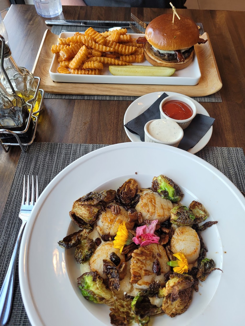 Triple Creek Kitchen and Spirits | restaurant | 300 N Montezuma St, Prescott, AZ 86301, USA | 9282774637 OR +1 928-277-4637