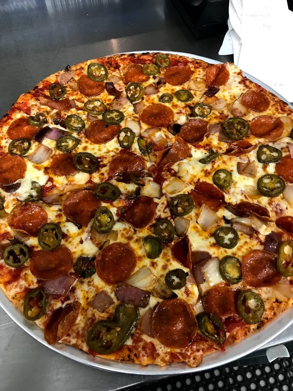 DJs Famous Wings | restaurant | 874 Main St, Falmouth, MA 02540, USA | 5084579464 OR +1 508-457-9464