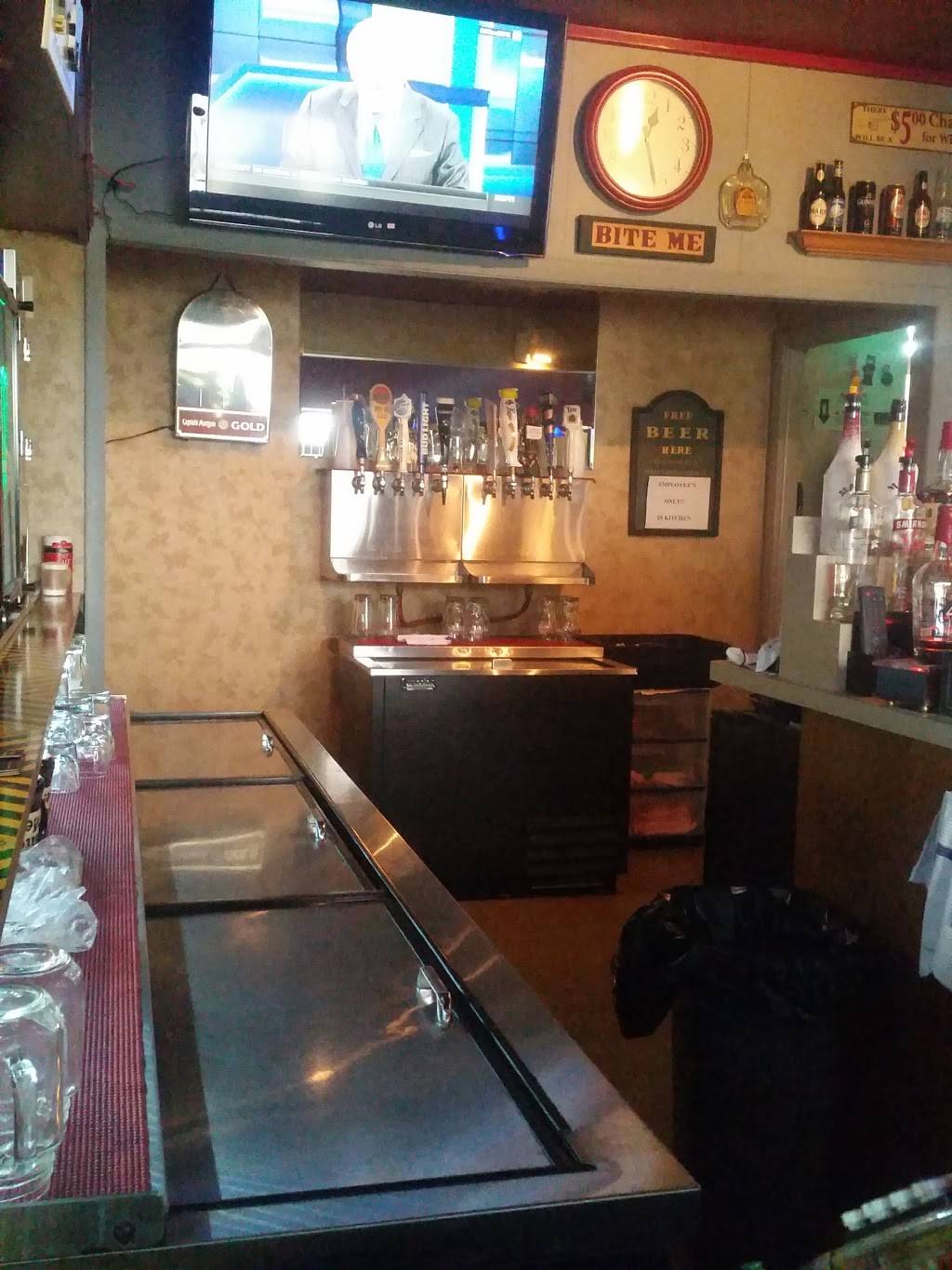 Elliotts Corner Junction | restaurant | 826 N Ladd St, Pontiac, IL 61764, USA | 8158446410 OR +1 815-844-6410