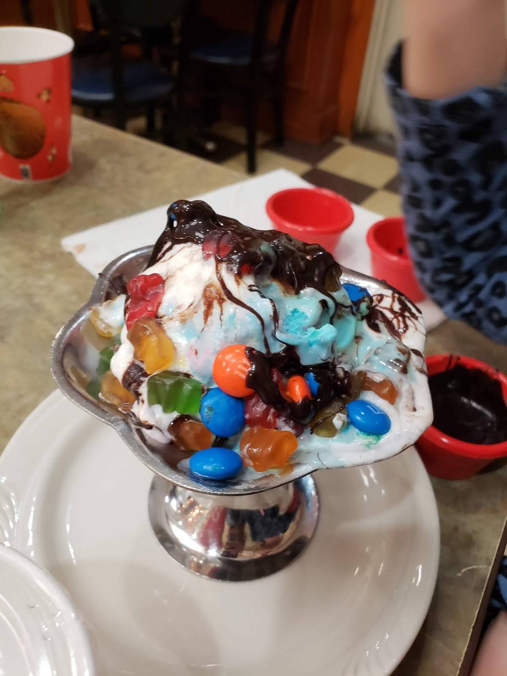 Friendlys | restaurant | 230 Jericho Turnpike, Mineola, NY 11501, USA | 5162940393 OR +1 516-294-0393