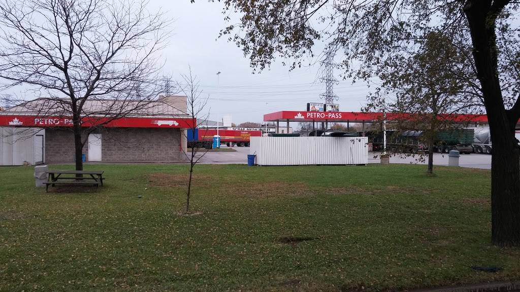 Hamilton Petro Pass | meal takeaway | 740 Parkdale Ave N, Hamilton, ON L8H 3Y2, Canada | 9055430673 OR +1 905-543-0673