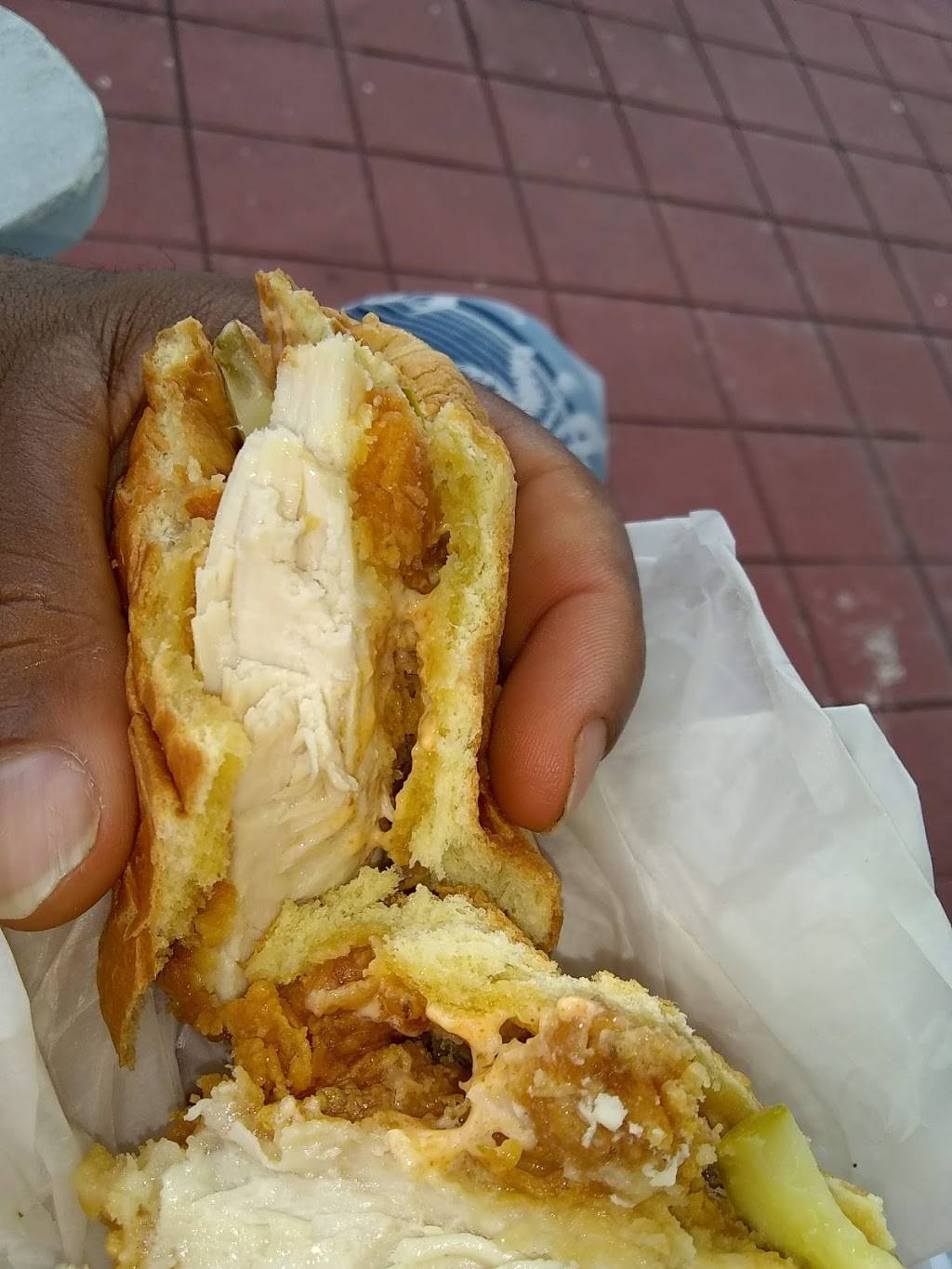 Popeyes Louisiana Kitchen | restaurant | 2000 Gentilly Blvd, New Orleans, LA 70119, USA | 5049435072 OR +1 504-943-5072