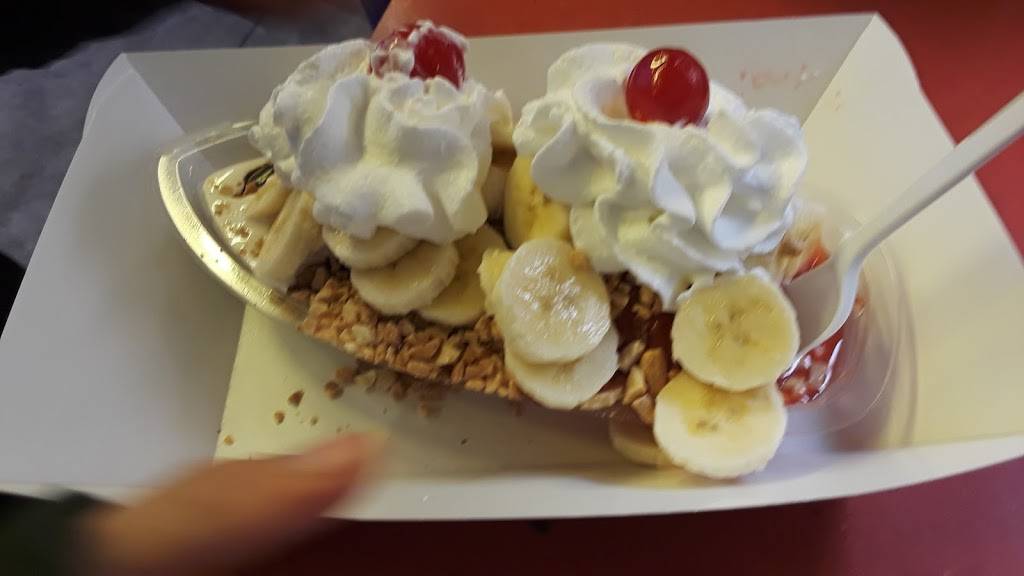 Captain Sundae | restaurant | 537 W Main Ave, Zeeland, MI 49464, USA | 6167721540 OR +1 616-772-1540