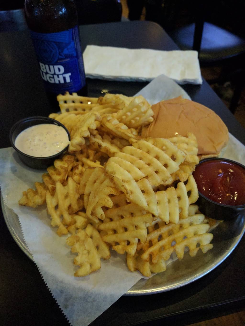 Ricks Tavern On Main | restaurant | 2907 Main St, Santa Monica, CA 90405, USA | 3103922772 OR +1 310-392-2772