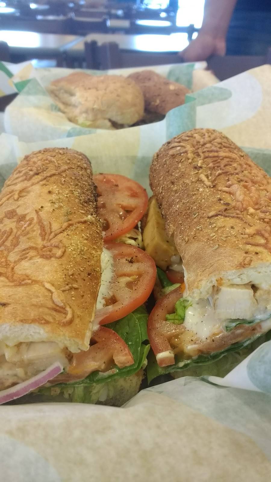 Subway Restaurants | restaurant | 407 W Abram St, Arlington, TX 76010, USA | 8177955800 OR +1 817-795-5800