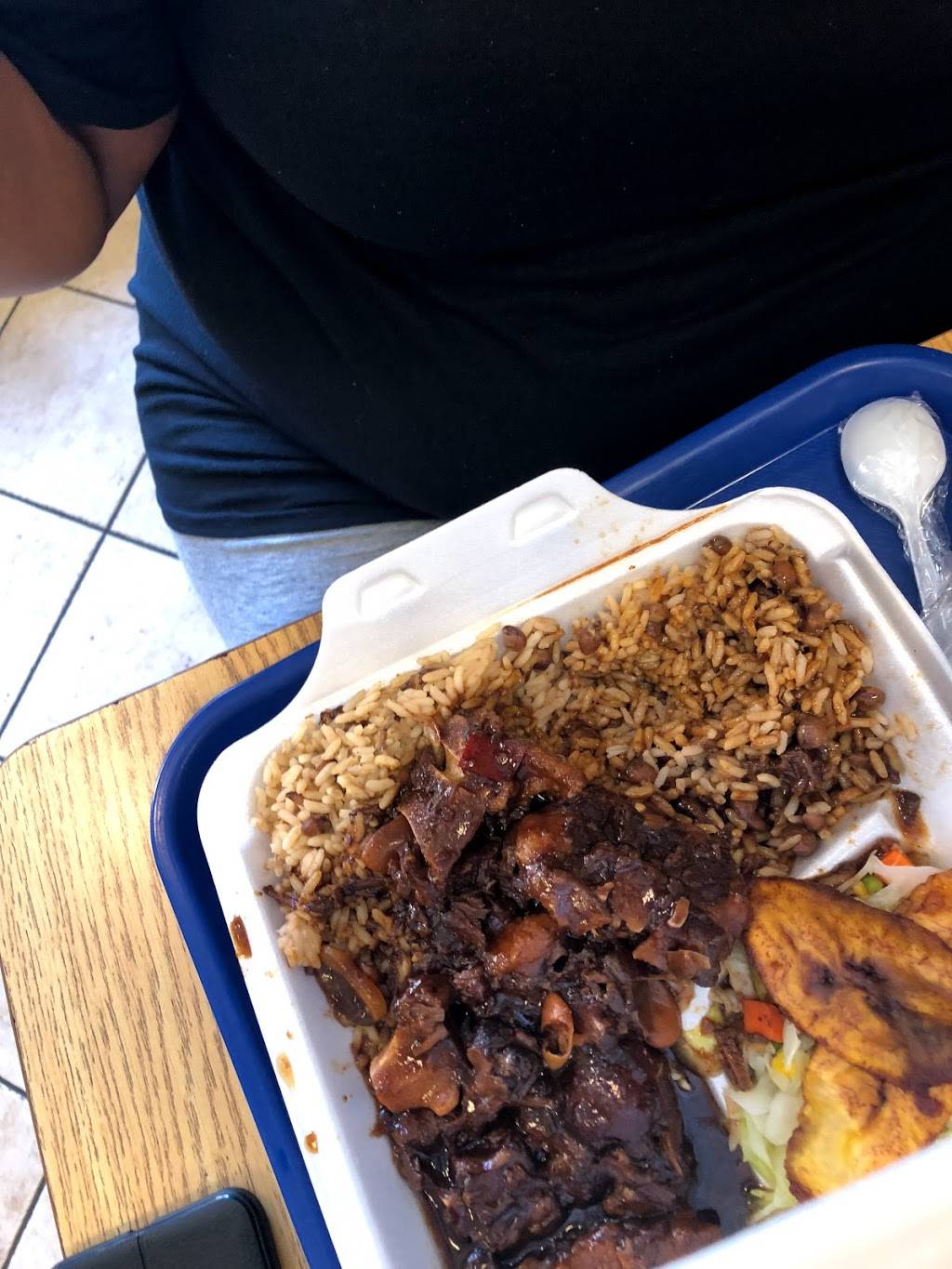 Golden Krust Caribbean Bakery & Grill | restaurant | 197 Market St, Newark, NJ 07102, USA | 9736430701 OR +1 973-643-0701