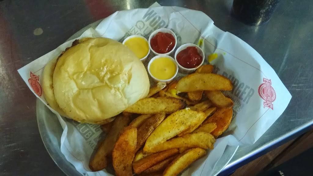 Fuddruckers | restaurant | 2040 NASA Road 1, Houston, TX 77058, USA | 2813331598 OR +1 281-333-1598