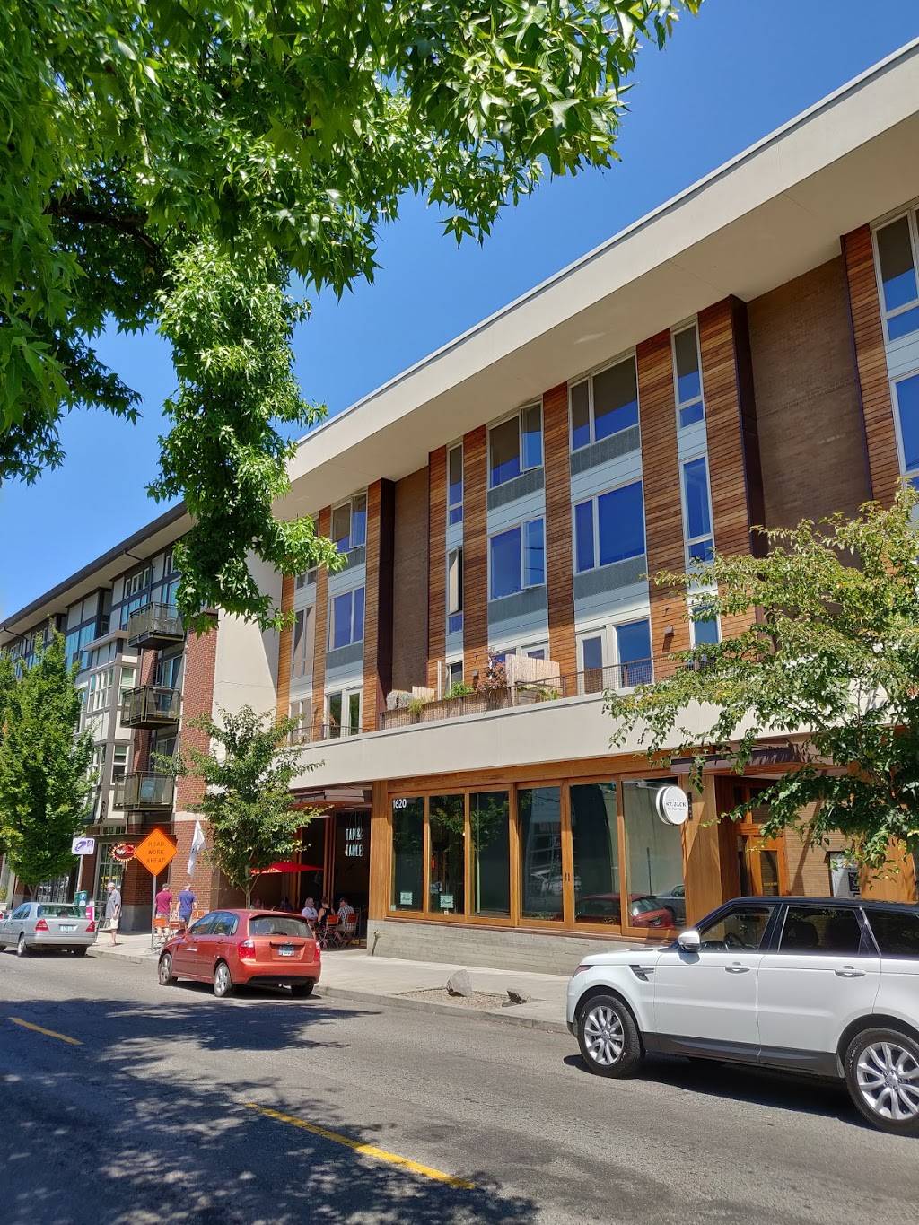 Tap & Table on 23rd | restaurant | 1620 NW 23rd Ave, Portland, OR 97210, USA | 5037555055 OR +1 503-755-5055