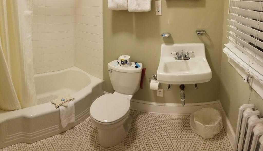 Echo Mountain Inn | restaurant | 2849 Laurel Park Hwy, Laurel Park, NC 28739, USA | 8286939626 OR +1 828-693-9626