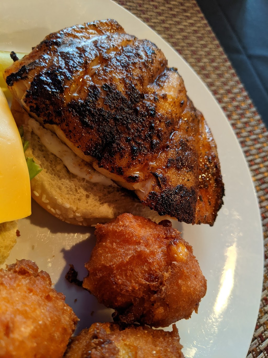 The Fishing Hole Restaurant | restaurant | 15 Brent Ln, Pensacola, FL 32505, USA | 8509126664 OR +1 850-912-6664