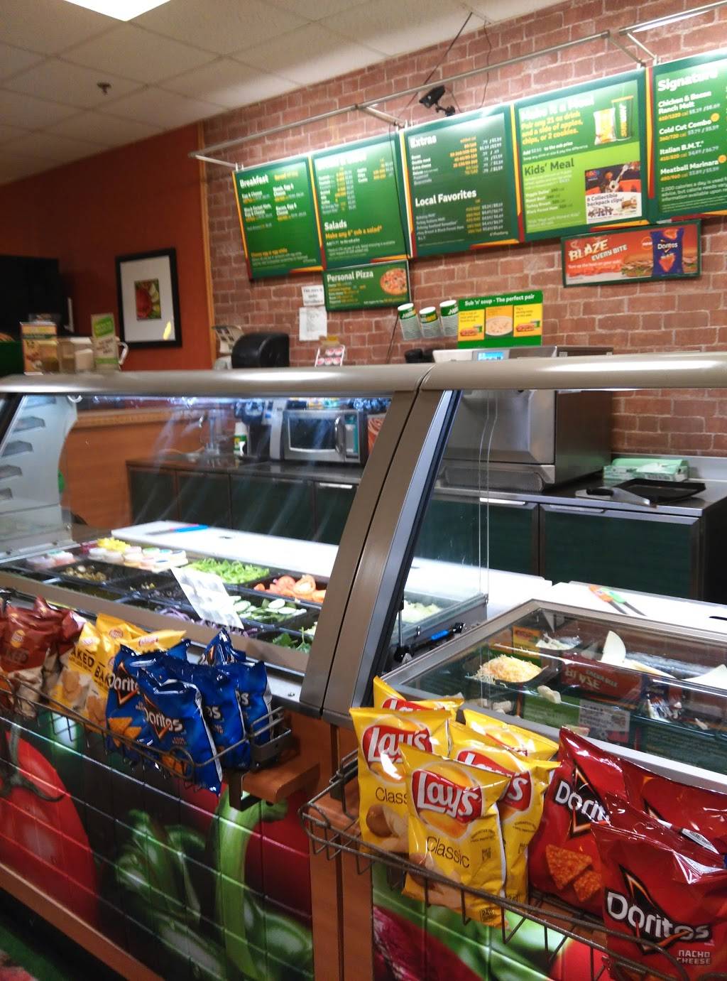 Subway | restaurant | 1819 Geneva St, Delavan, WI 53115, USA | 2627284540 OR +1 262-728-4540