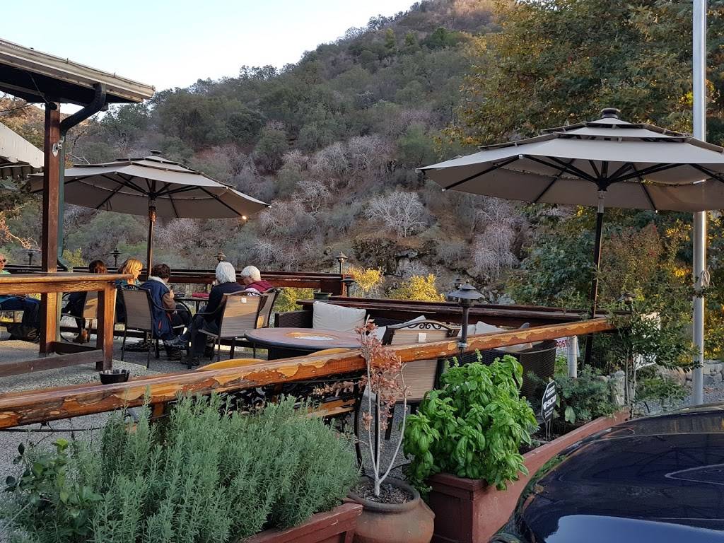 The Gateway Restaurant & Lodge | restaurant | 45978 Sierra Dr, Three Rivers, CA 93271, USA | 5595614133 OR +1 559-561-4133