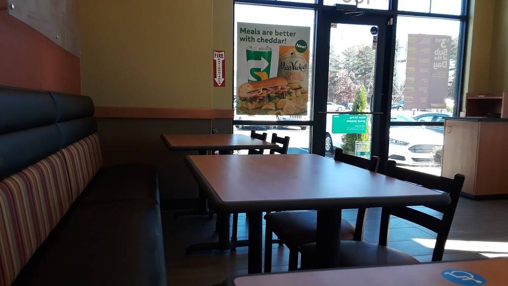 Subway | restaurant | Chestnut Arbor Shopping Center, 2935 Matthews Weddington Rd unit 100, Matthews, NC 28104, USA | 7048412748 OR +1 704-841-2748