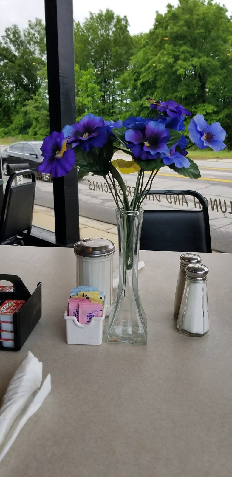 Merks Place | restaurant | 2106 W 3rd St, Farmville, VA 23901, USA | 4343924746 OR +1 434-392-4746