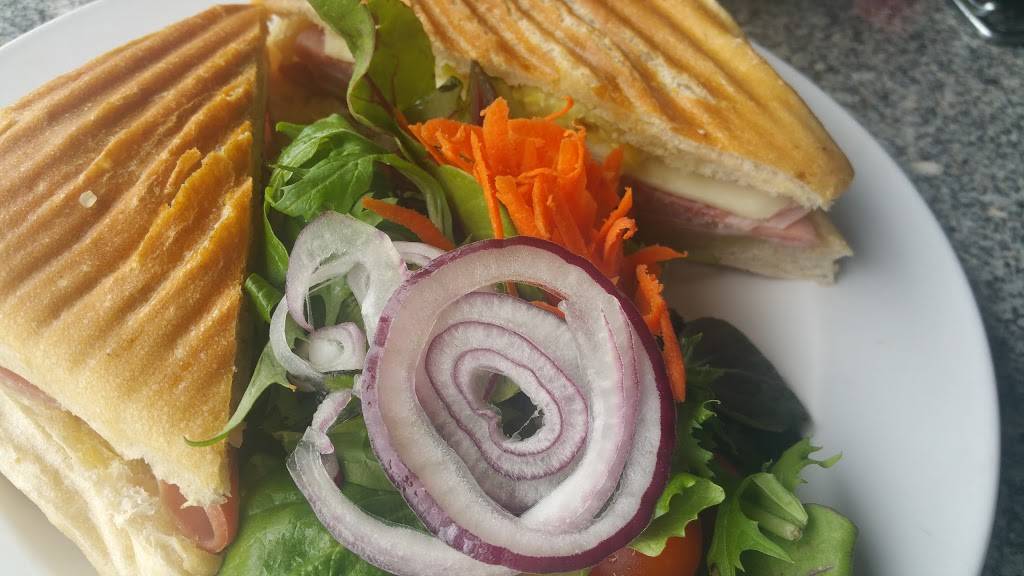 Georges Restaurant & Lounge | restaurant | 300 72nd St, Miami Beach, FL 33141, USA | 3058645586 OR +1 305-864-5586