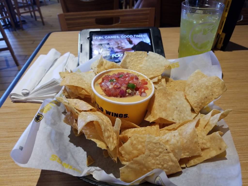 Buffalo Wild Wings | meal takeaway | 4802 Valley View Blvd NW, Roanoke, VA 24012, USA | 5403669464 OR +1 540-366-9464