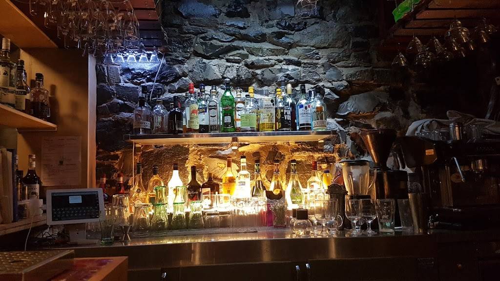 Le Repaire | restaurant | 4 Rue du Petit Champlain, Québec, QC G1K 4H4, Canada | 5813007677 OR +1 581-300-7677