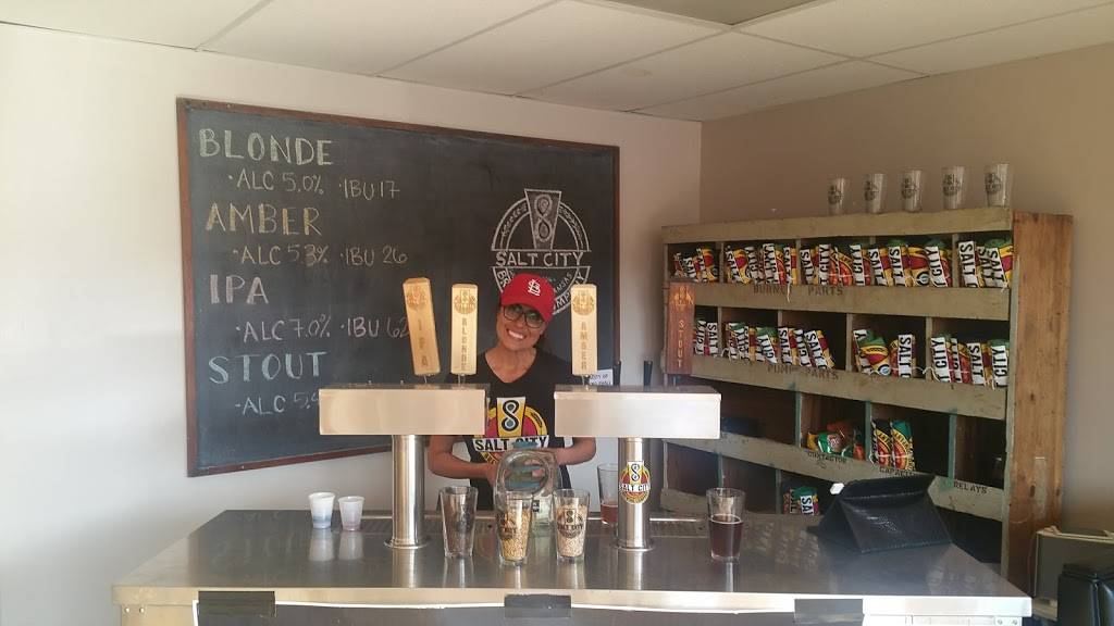 Salt City Brewing Company | restaurant | 514 N Main St, Hutchinson, KS 67501, USA | 6209606210 OR +1 620-960-6210