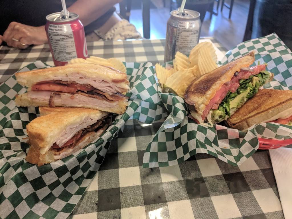 The Grilled Cheese Hideaway | restaurant | 33 King St E, Bobcaygeon, ON K0M 1A0, Canada | 7058212137 OR +1 705-821-2137