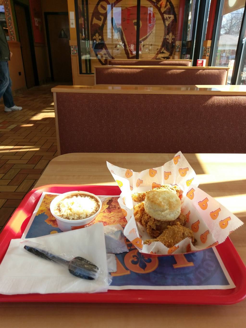 Popeyes Louisiana Kitchen | restaurant | 5353 N Harlem Ave, Chicago, IL 60656, USA | 7737929105 OR +1 773-792-9105