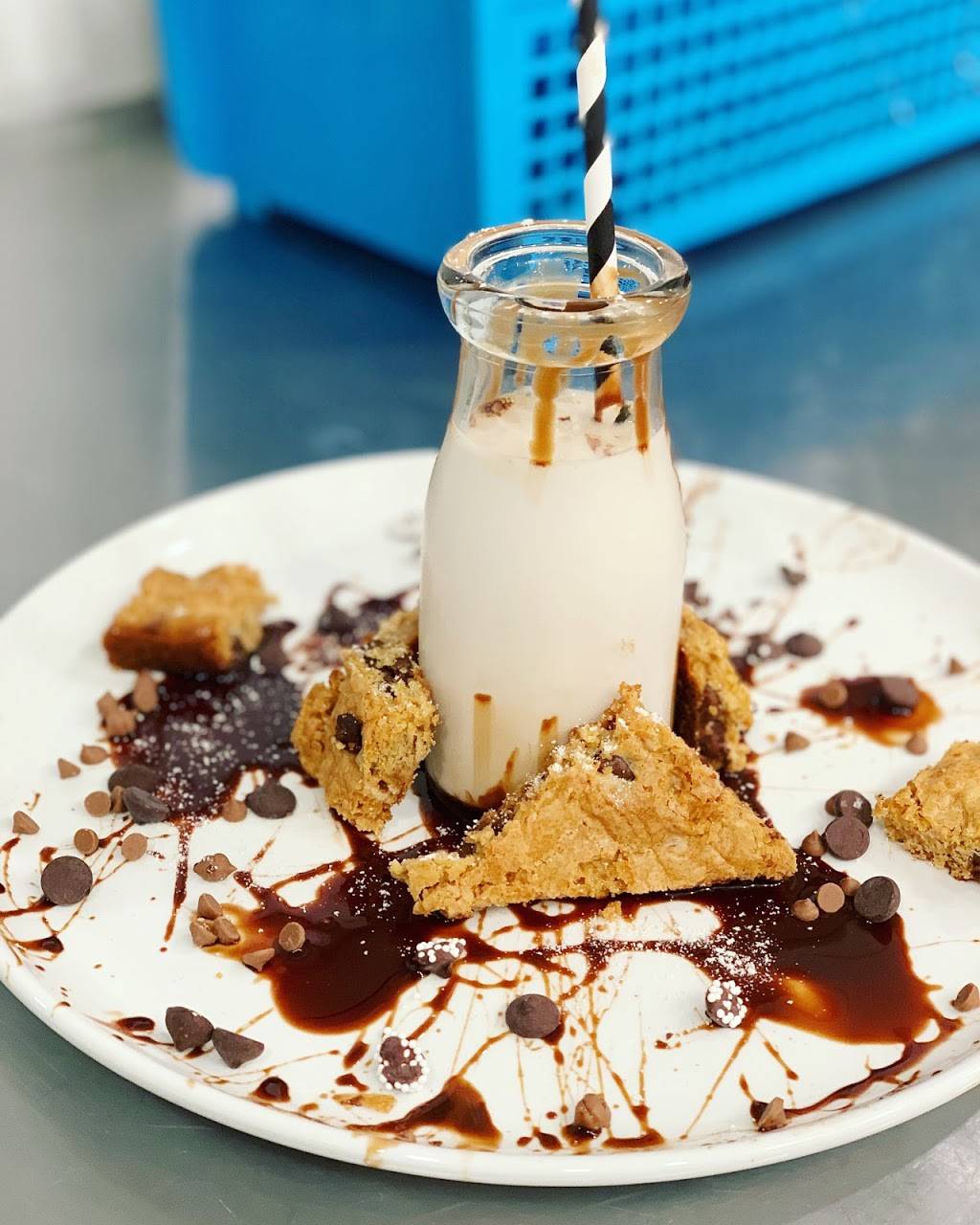 The Cardboard Box | restaurant | 6 Circuit Ave, Oak Bluffs, MA 02557, USA | 5083382621 OR +1 508-338-2621