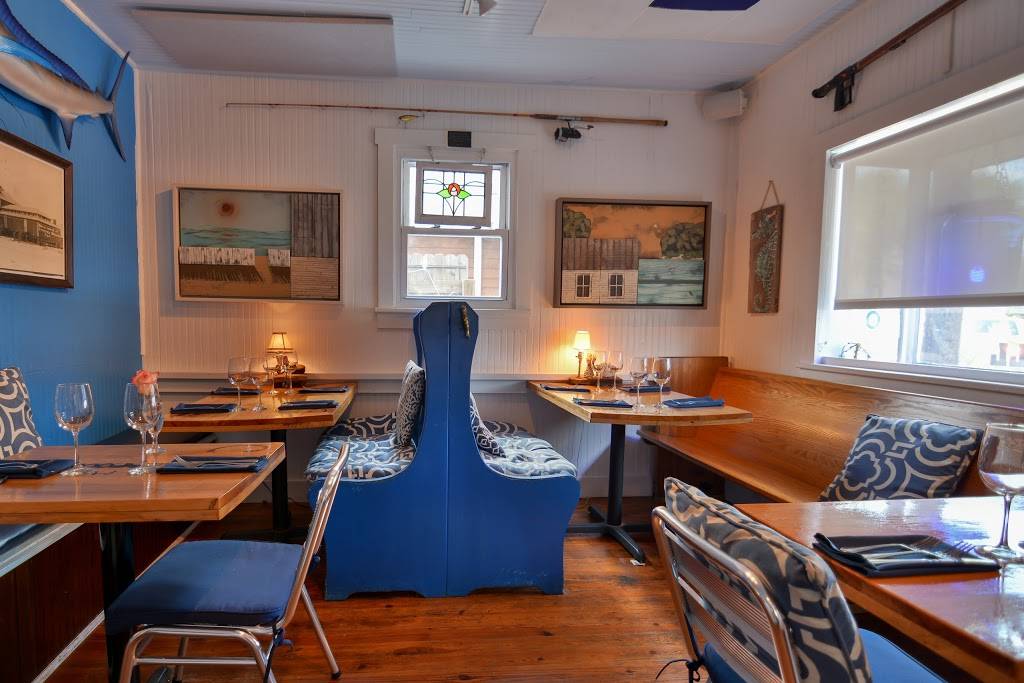 Blue Marlin Seafood Restaurant | restaurant | 121 Bridge St, Bradenton Beach, FL 34217, USA | 9418969737 OR +1 941-896-9737