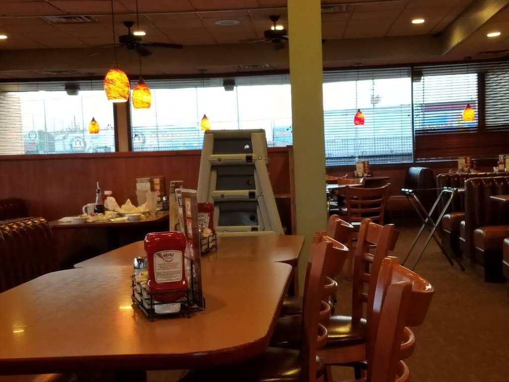 Dennys | restaurant | 7707 Stuebner Airline Rd, Houston, TX 77088, USA | 2814455828 OR +1 281-445-5828