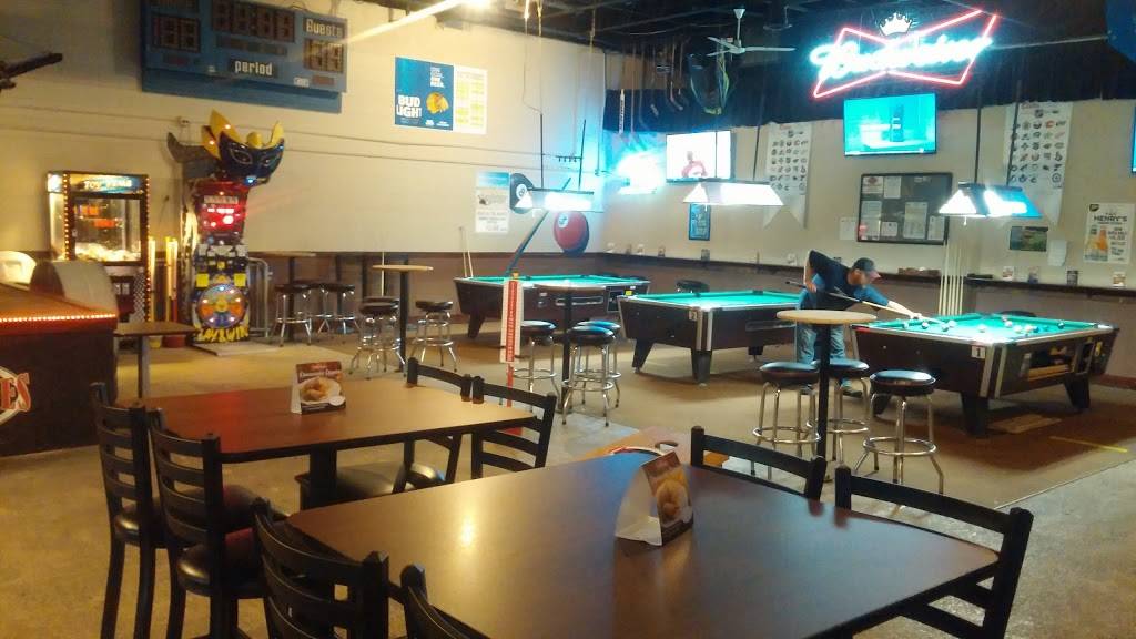 Offsides Sports Bar & Grill | night club | 680 S Eastwood Dr, Woodstock, IL 60098, USA | 8153348700 OR +1 815-334-8700