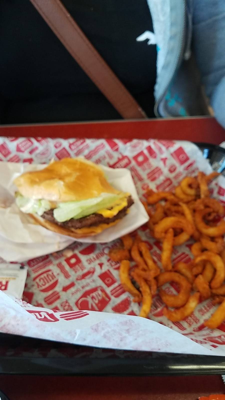 Jack in the Box | restaurant | 497 S E St, San Bernardino, CA 92401, USA | 9098894724 OR +1 909-889-4724