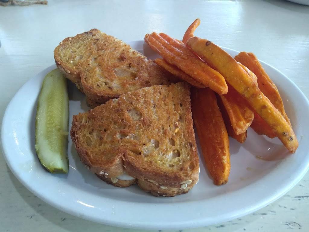 Cravings | restaurant | 884 W Broadway Ave, Medford, WI 54451, USA | 7157485785 OR +1 715-748-5785