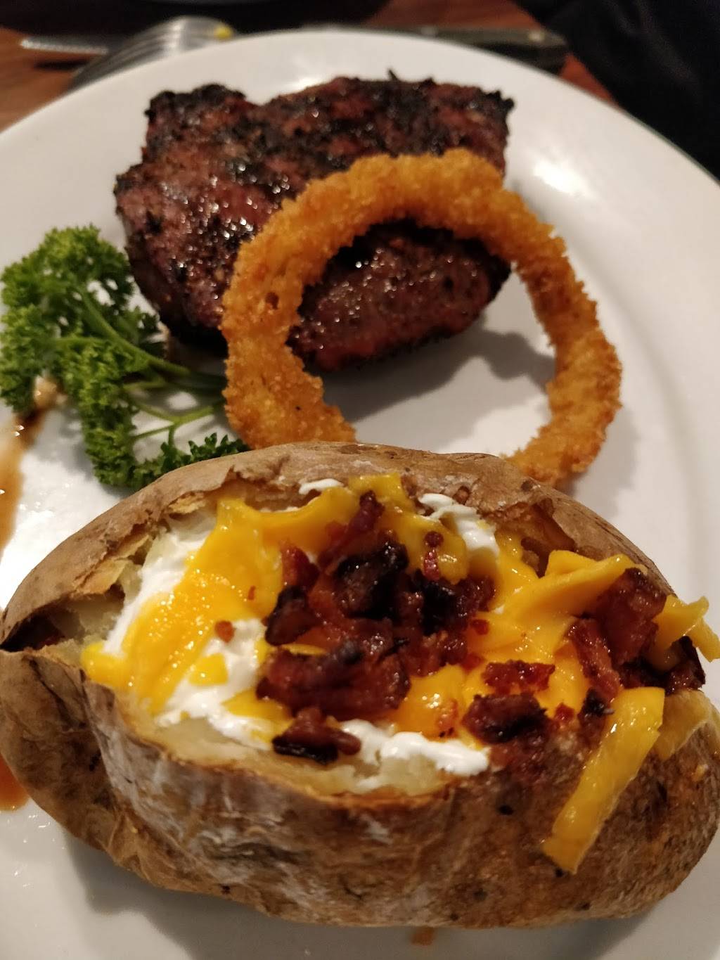 Gibbons Fine Grill | restaurant | 1714 E 70th St #5205, Shreveport, LA 71105, USA | 3188487071 OR +1 318-848-7071