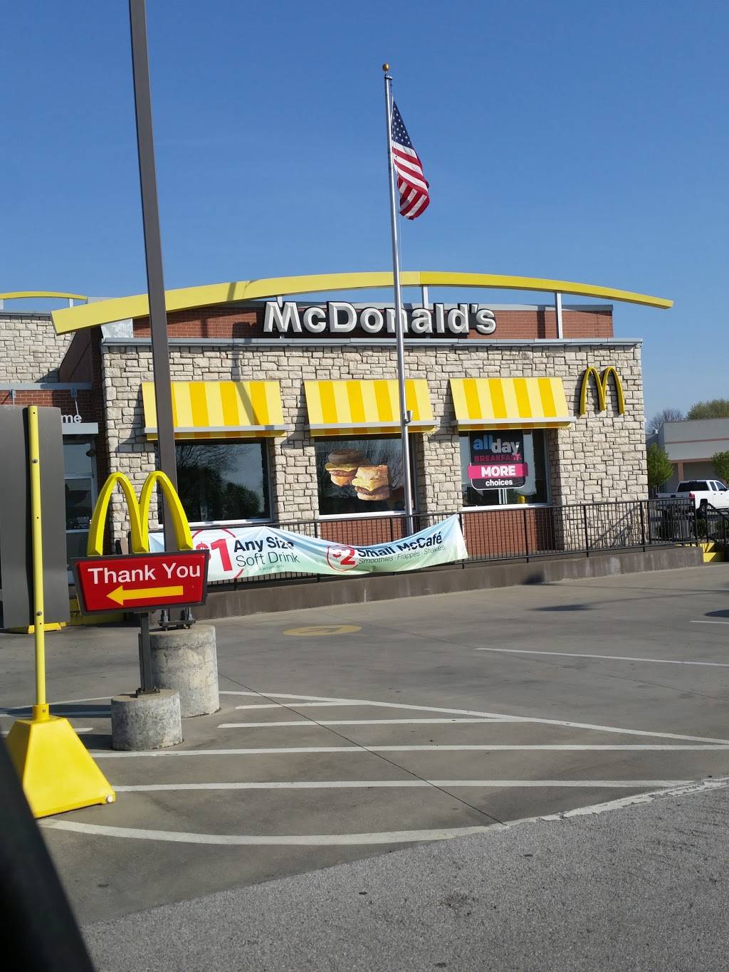 McDonalds | cafe | 911 S State St, Jerseyville, IL 62052, USA | 6184989526 OR +1 618-498-9526