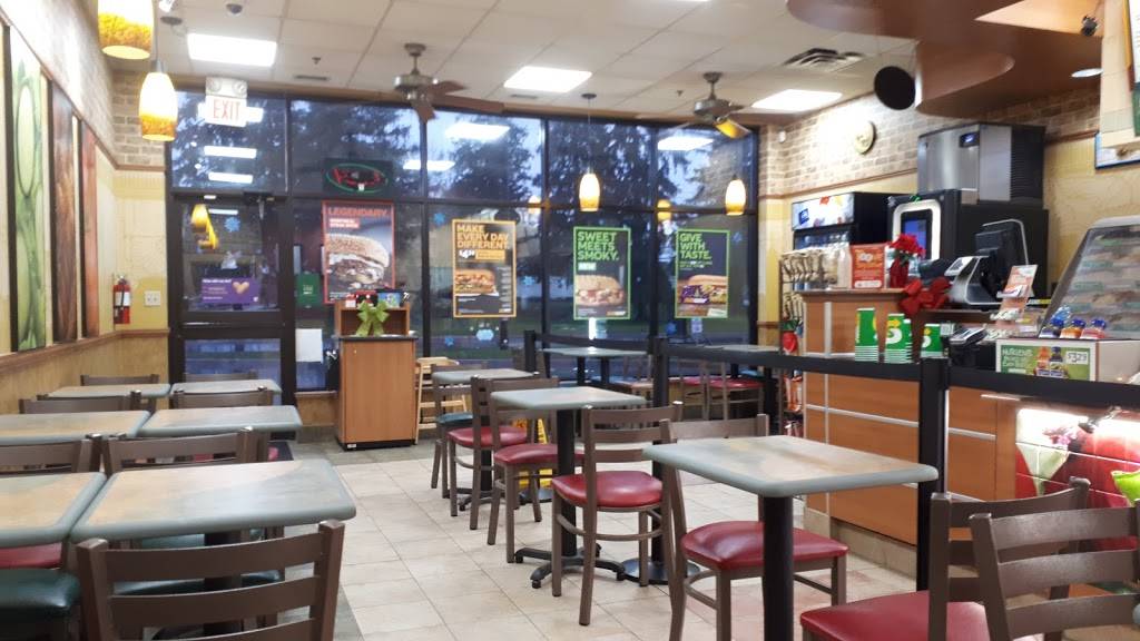 Subway | meal takeaway | 239 St Catherines St The Village Square, Smithville, ON L0R 2A0, Canada | 9059578693 OR +1 905-957-8693