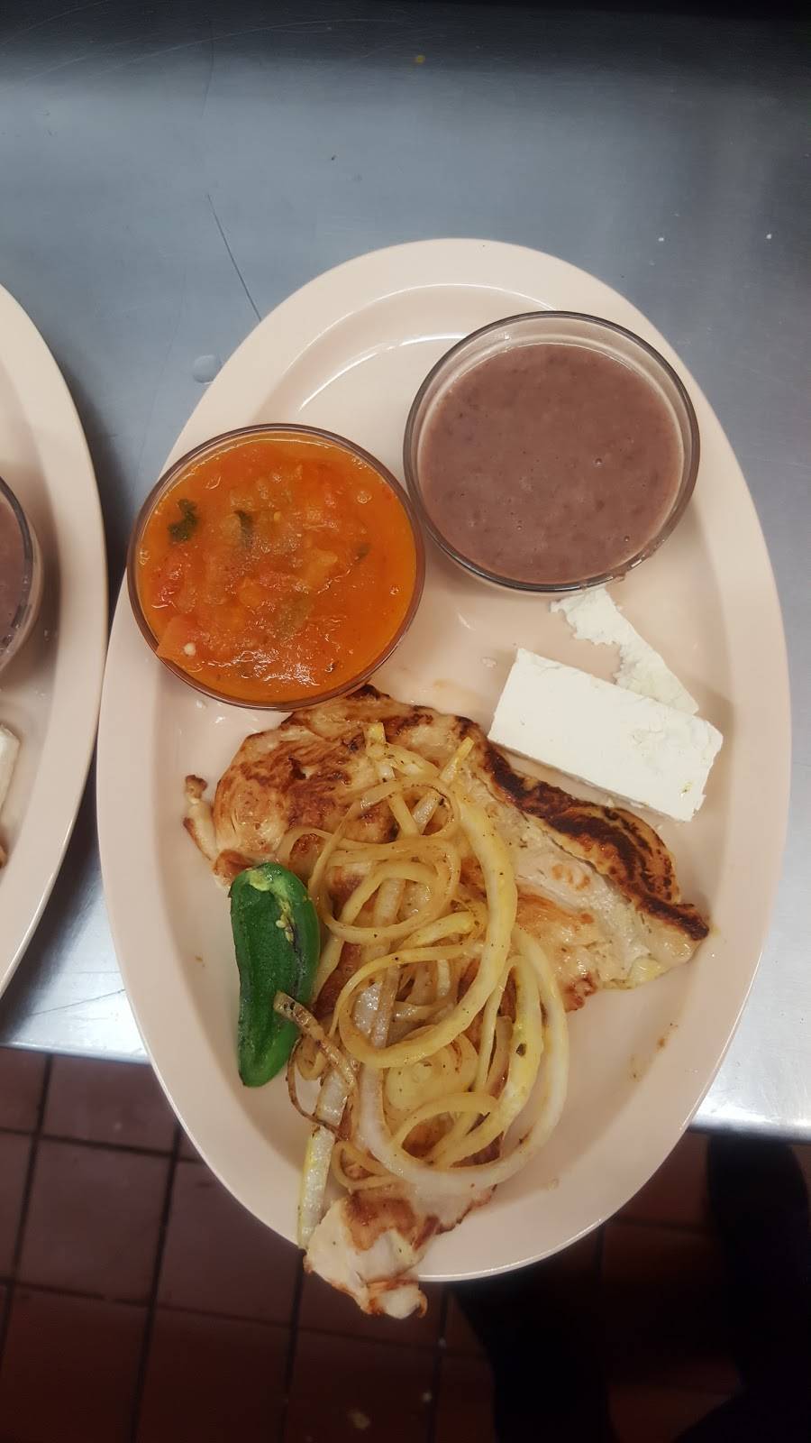 El Savoy Restaurant | restaurant | 2004, 2439 James M Wood Blvd, Los Angeles, CA 90006, USA | 2138417261 OR +1 213-841-7261