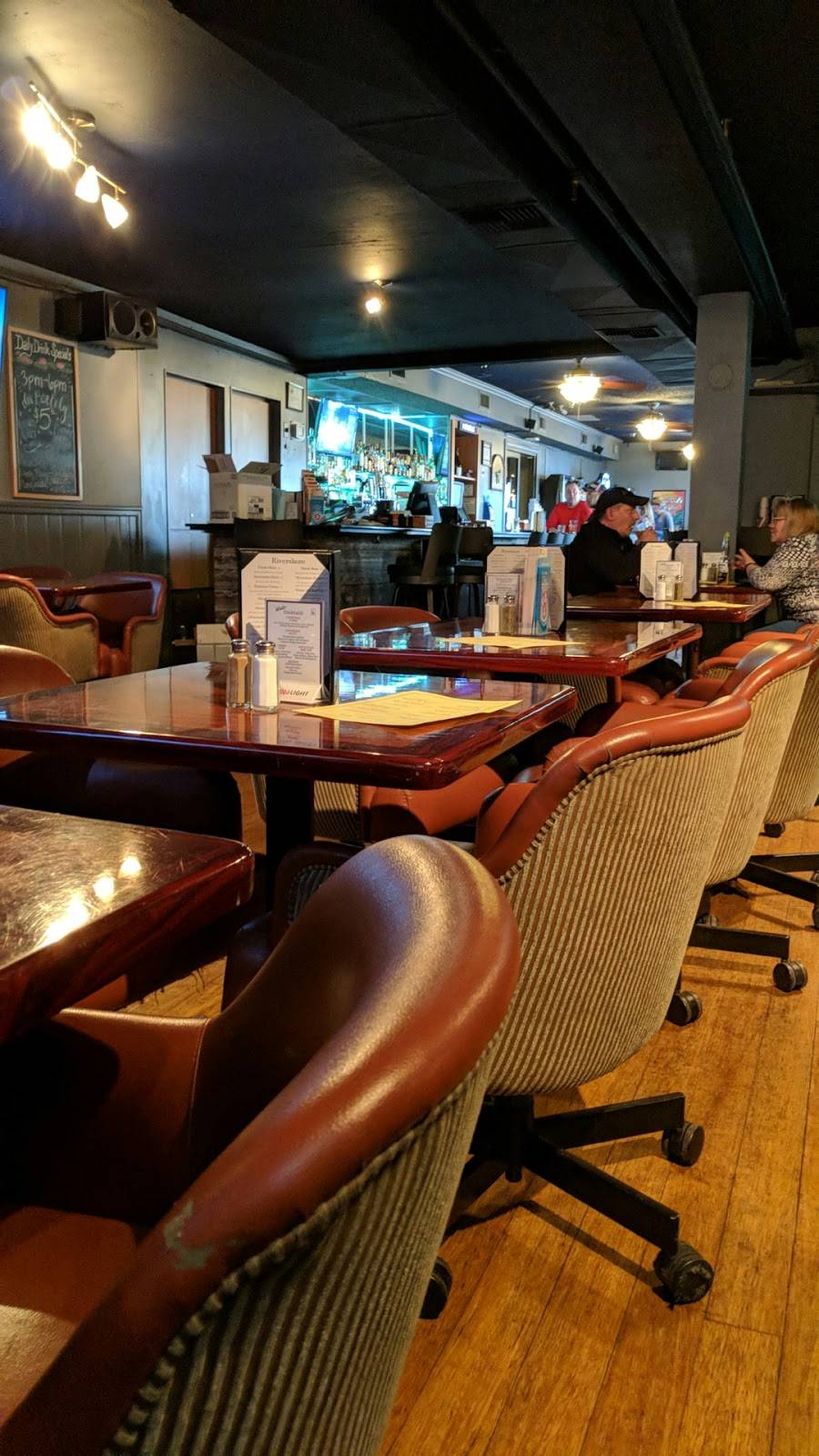 Rivershore Bar & Grill | restaurant | 1900 Clackamette Dr, Oregon City, OR 97045, USA | 5036555155 OR +1 503-655-5155