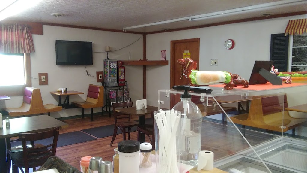 Hot Dog Hut | meal takeaway | 26 Mansfield Dr, Philippi, WV 26416, USA | 3044573200 OR +1 304-457-3200