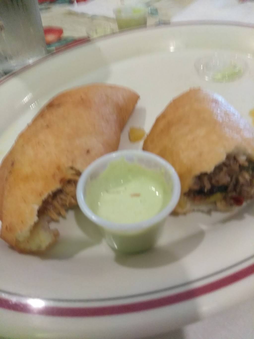 Casdeluna | restaurant | 800 Chestnut Ave, Trenton, NJ 08611, USA | 6093941456 OR +1 609-394-1456