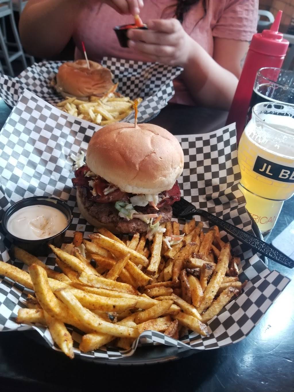 JL Beers NE Minneapolis | restaurant | 24 University Ave NE #100, Minneapolis, MN 55413, USA | 6122080400 OR +1 612-208-0400