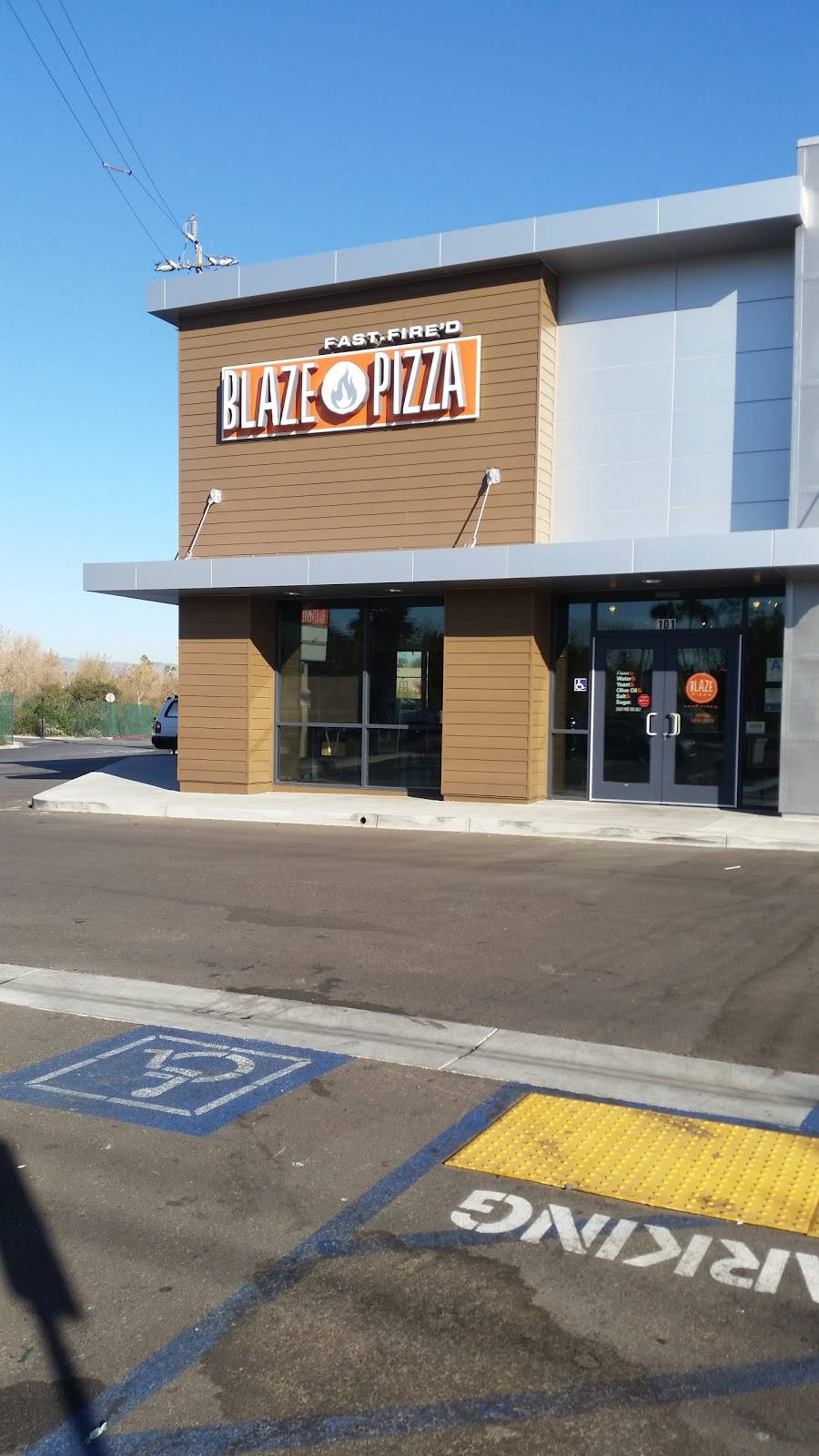 Chipotle Mexican Grill | restaurant | 13075 Victory Blvd Spc 102, North Hollywood, CA 91606, USA | 8187632975 OR +1 818-763-2975