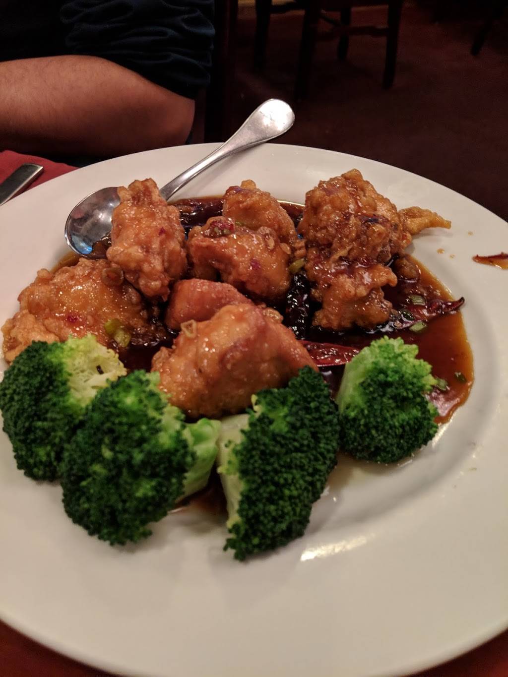 Albert Yaus East West Bistro | restaurant | 8151 Ritchie Hwy, Pasadena, MD 21122, USA | 4105445606 OR +1 410-544-5606