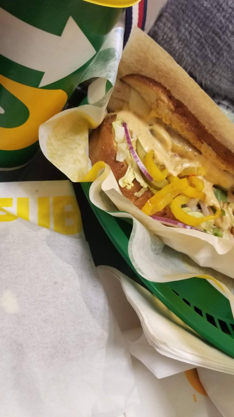 Subway | restaurant | 5875 Boul Henri-Bourassa E, Montréal-Nord, QC H1G 2V1, Canada | 5143259118 OR +1 514-325-9118