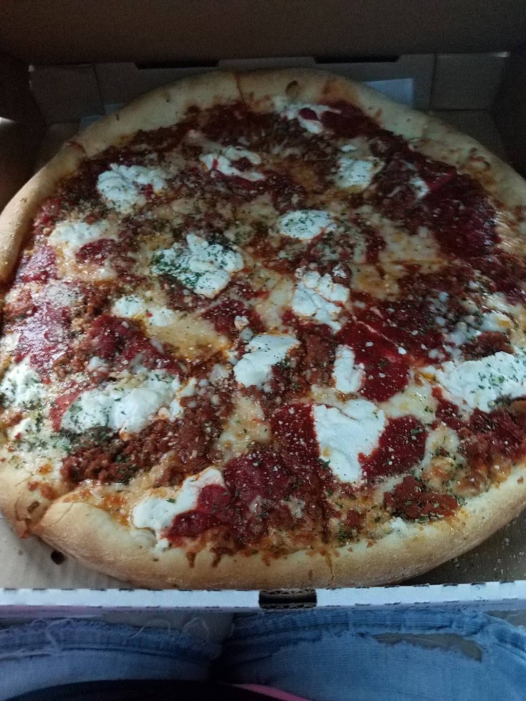 Luckys Pizza | restaurant | 15508 W Bell Rd, Surprise, AZ 85374, USA | 6235842203 OR +1 623-584-2203